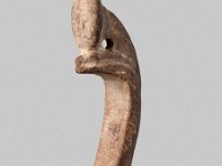 Aeg H 33  Aeg H 33, Spätzeit, Uräus-Schlange, Sykomorenholz, H mit Zapfen 10,7 cm, B 2,5 cm, T 3,3 cm : Bestandskatalog Ägypten, Museumsfoto: Claus Cordes